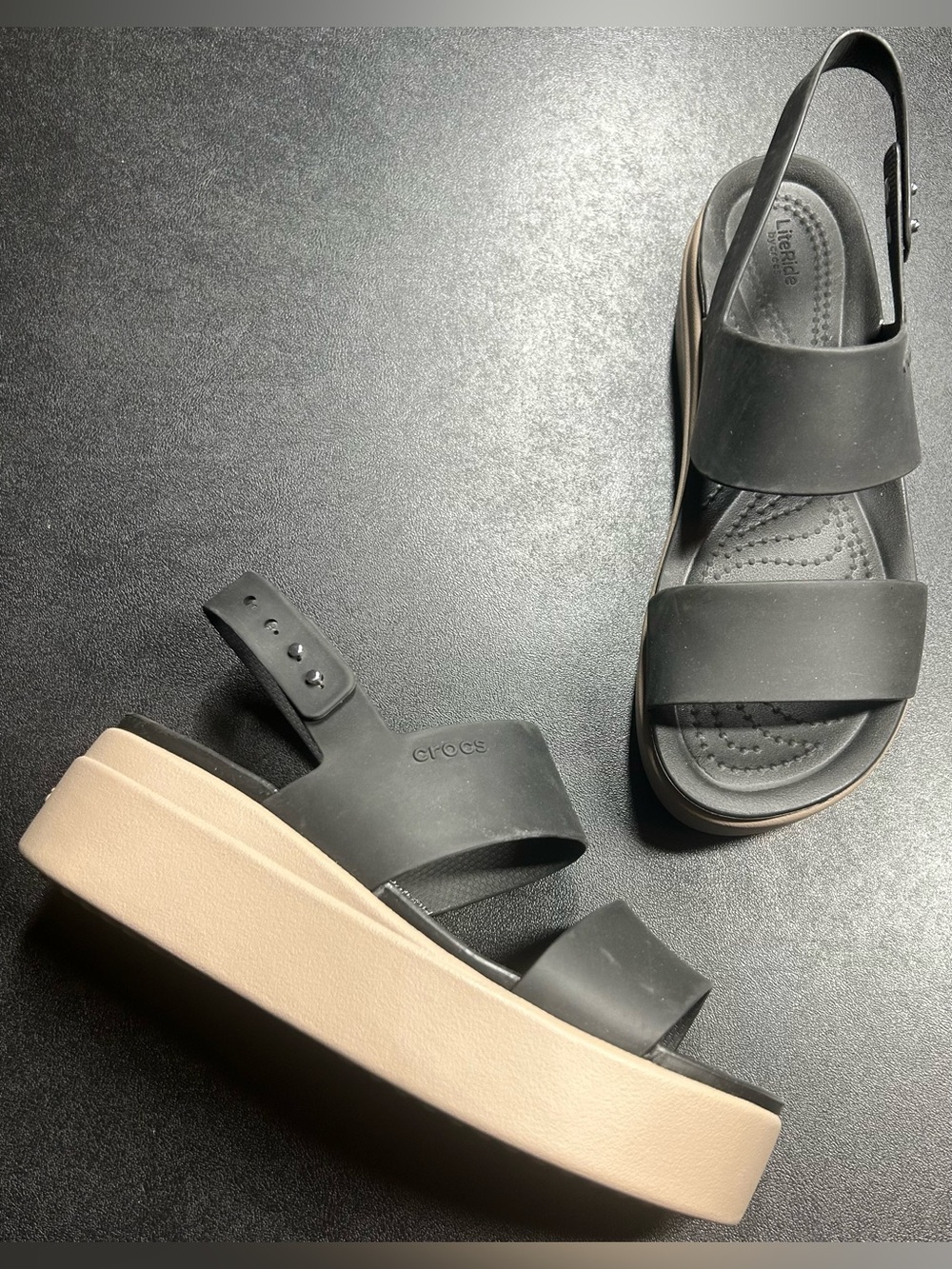 Crocs Size 6 Brooklyn Low Wedge Sandal